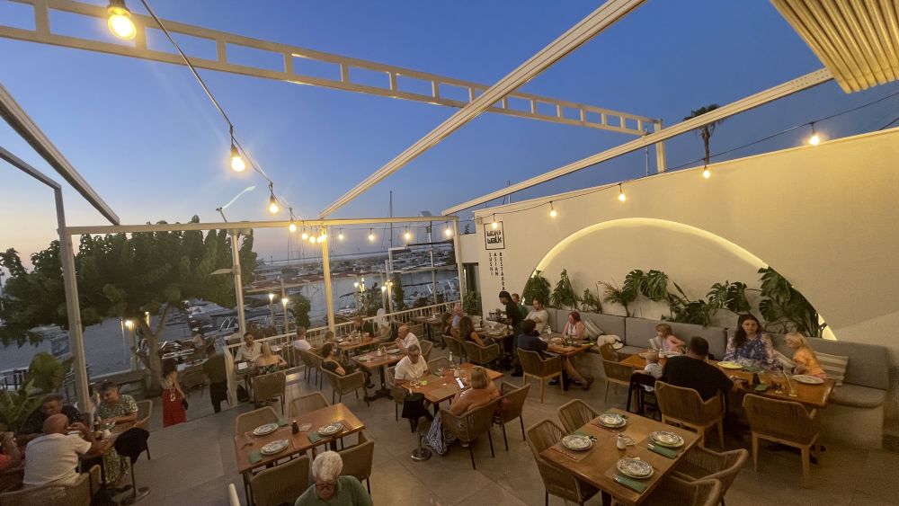 asian-fusion-dining-experience-peyia-wok-walk-restaurant